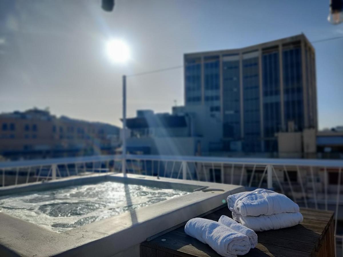 Unique Solar Penthouse With Jacuzzi And Sauna In Central アテネ エクステリア 写真